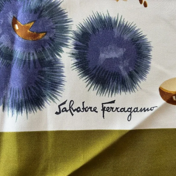RARE SALVATORE FARRAGAMO SILK SCARF - Picture 3 of 4